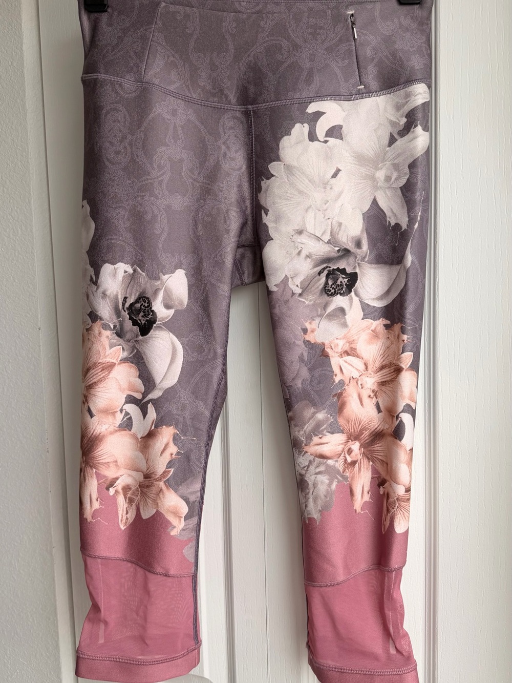 CALIA by Carrie Underwood Mauve Floral Womens Capri Leggings